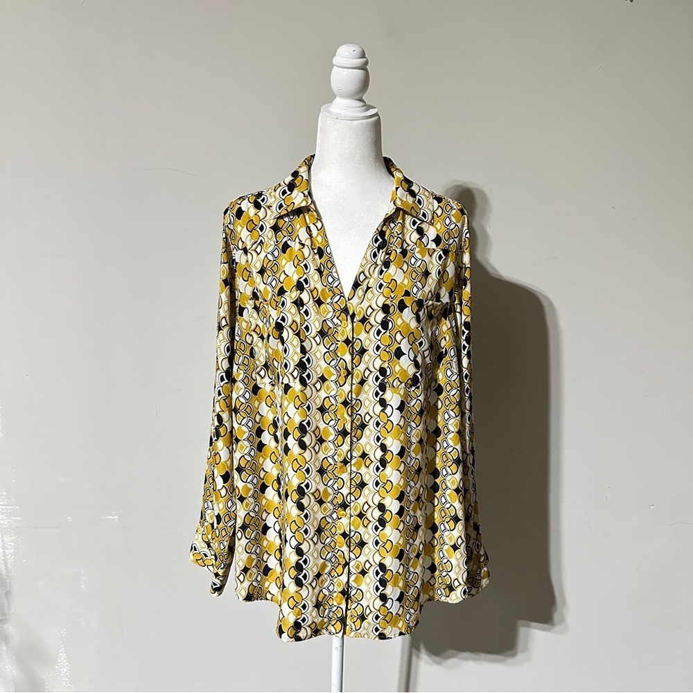 👉 Sunny Leigh Yellow and Black Graphic Button Down Shirt